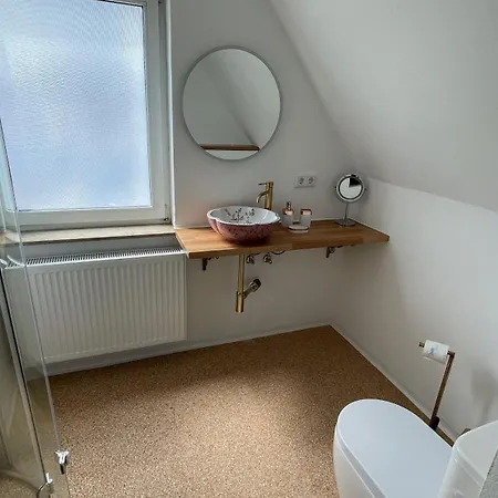 Platzhirsch In Mit Garten, 2 Baeder, 3 Schlafzimmer & Kueche - Gratis Parkplaetze Nyaraló