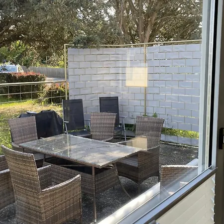 Platzhirsch In Mit Garten, 2 Baeder, 3 Schlafzimmer & Kueche - Gratis Parkplaetze *